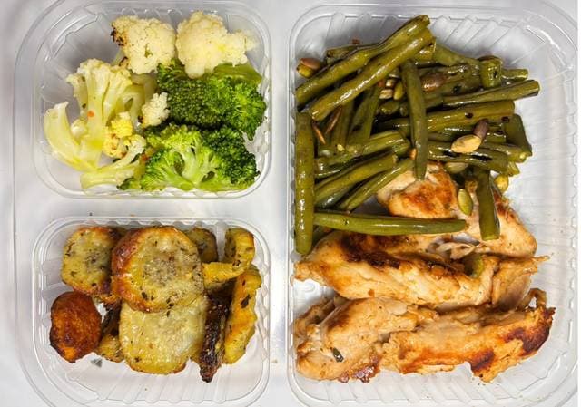 Frango grelhado ao molho shoyo com vagem e batata-doce